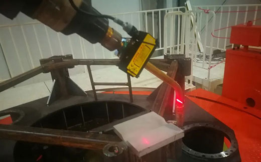 上9国际站备用机械人焊接工作站