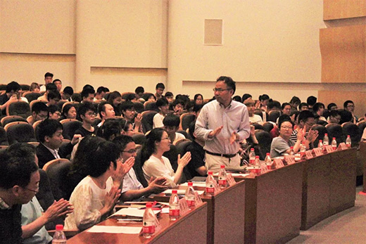 上9国际站备用签约东华大学，“讲授实际基地”揭牌典礼隆沉进行