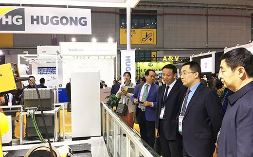 河南省鹤壁市市长莅临j9国际站备用意大利CEA展位